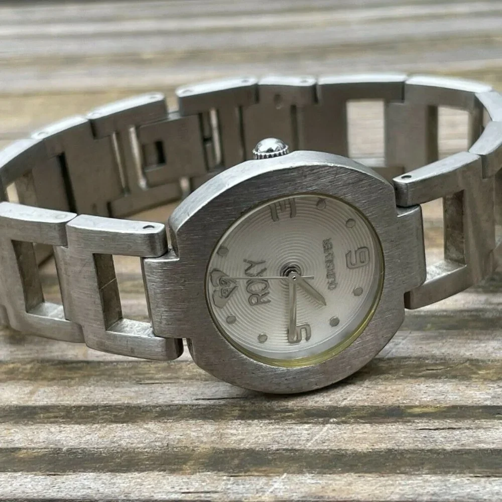 Roxy Quiksilver Ladies Wrist Watch Analog Silver Tone Quartz Metal Band Watch - Picture 3 of 12